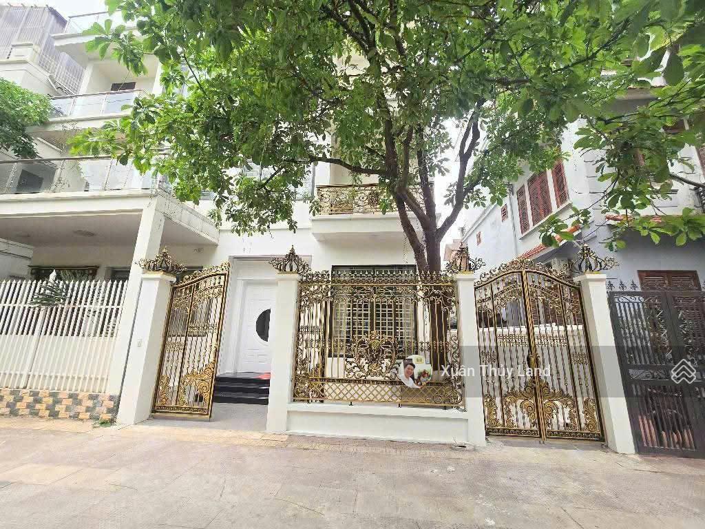 Cho thuê biệt thự sài đồng mặt phố huỳnh văn nghệ, dt 160m² sân vườn 60m², mt 8m