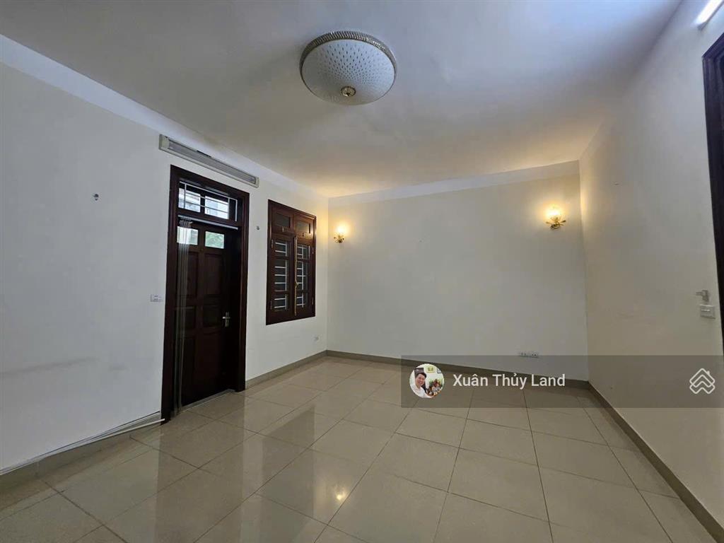 Cho thuê biệt thự sài đồng mặt phố huỳnh văn nghệ, dt 160m² sân vườn 60m², mt 8m