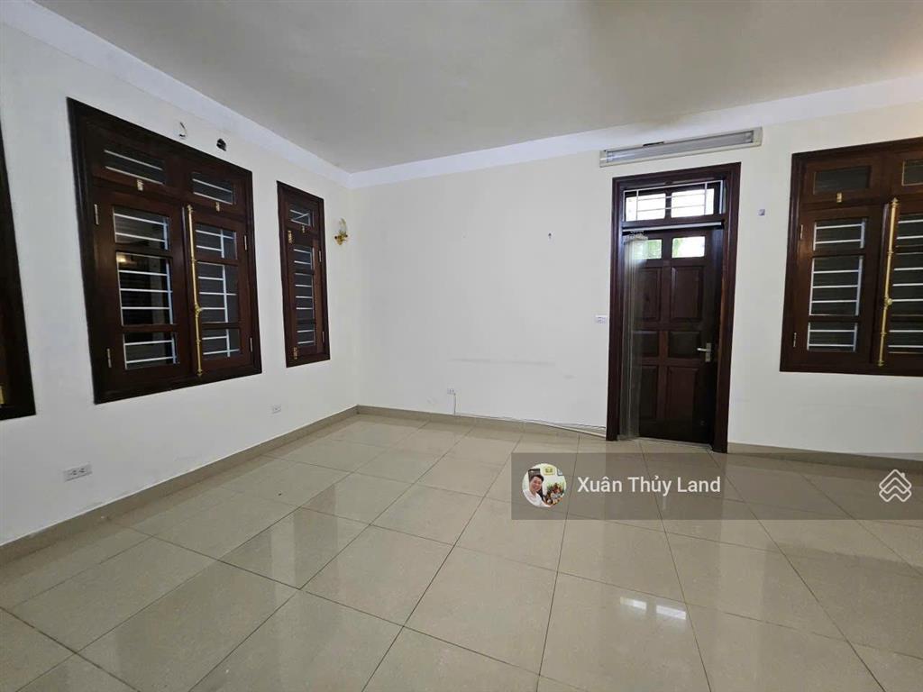 Cho thuê biệt thự sài đồng mặt phố huỳnh văn nghệ, dt 160m² sân vườn 60m², mt 8m