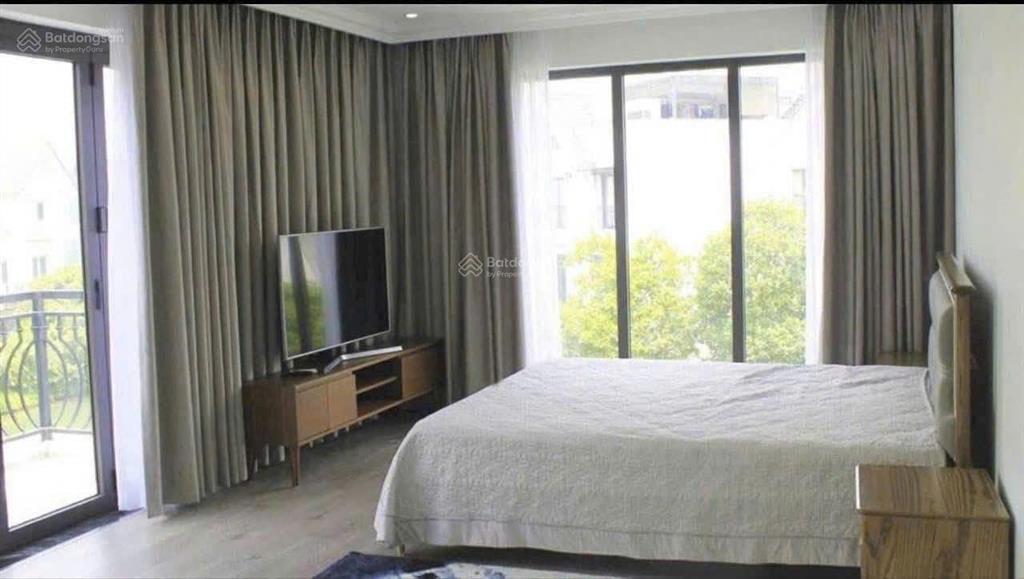 Cho thuê biệt thự đơn lập vinhomes riverside long biên 375m 4 tầng có thang máy giá 100tr/tháng