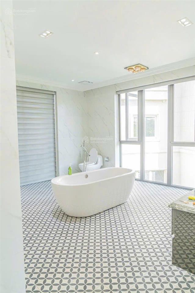Cho thuê biệt thự đơn lập vinhomes riverside long biên 375m 4 tầng có thang máy giá 100tr/tháng
