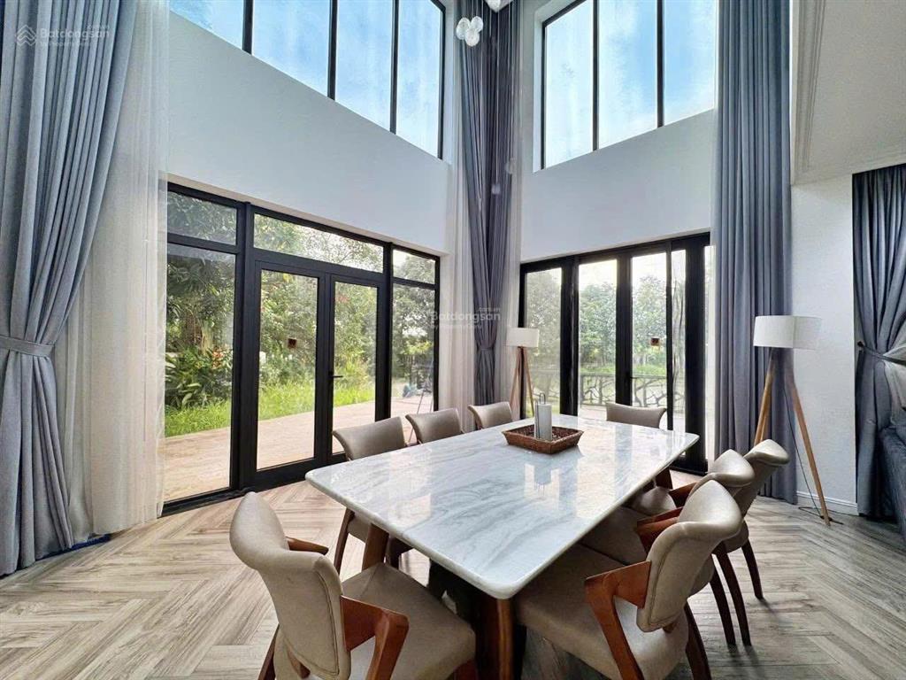 Cho thuê biệt thự đơn lập vinhomes riverside long biên 375m 4 tầng có thang máy giá 100tr/tháng