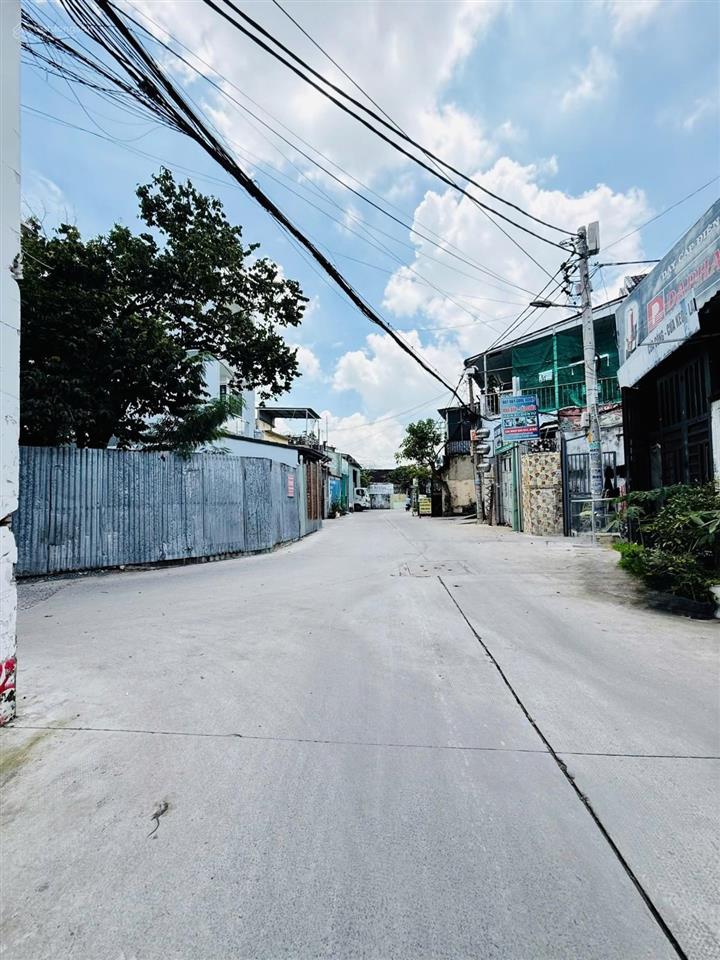 Bán nhà mặt tiền tam đông 20, hóc môn, 5x26m nở hậu, có 3 phòng trọ, giá 5.6 tỷ