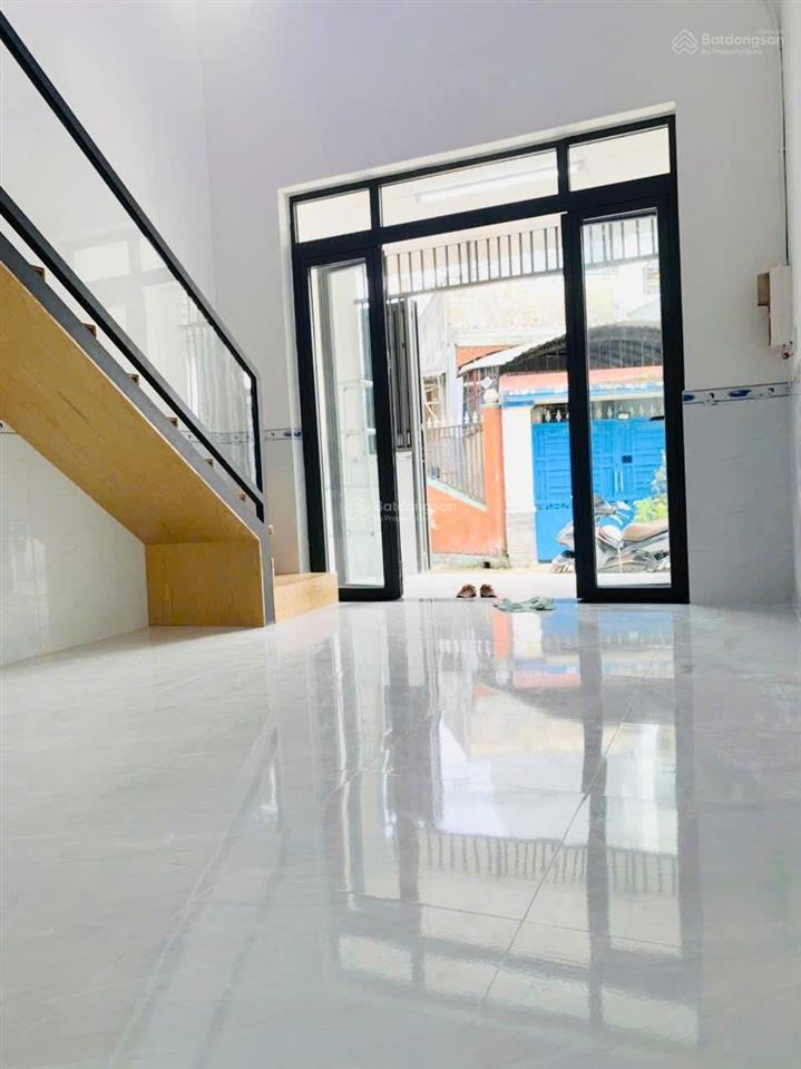 Bán nhà mặt tiền tam đông 20, hóc môn, 5x26m nở hậu, có 3 phòng trọ, giá 5.6 tỷ