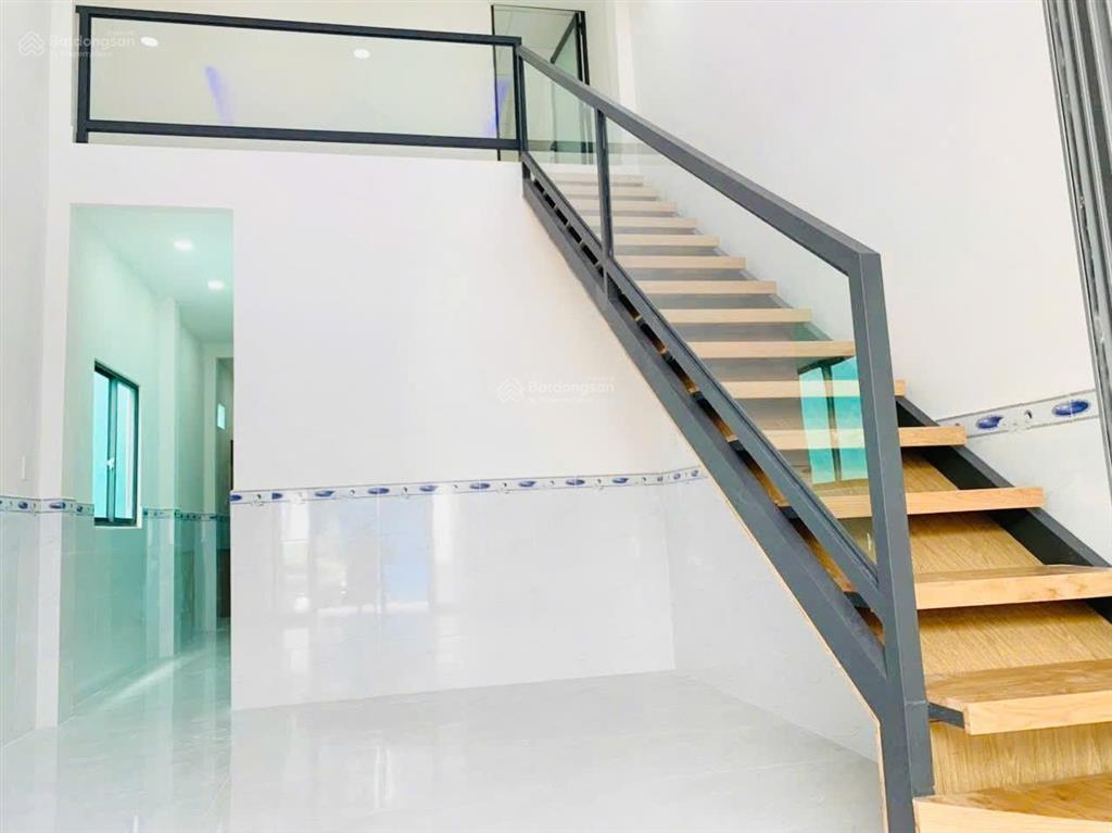 Bán nhà mặt tiền tam đông 20, hóc môn, 5x26m nở hậu, có 3 phòng trọ, giá 5.6 tỷ