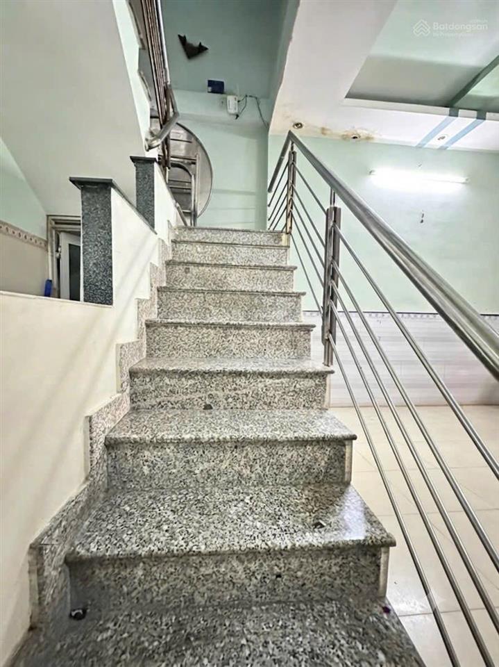 Bán nhà 3 tầng hẻm xe hơi đông thạnh cách đặng thúc vịnh 20m, giá 3,45 tỷ
