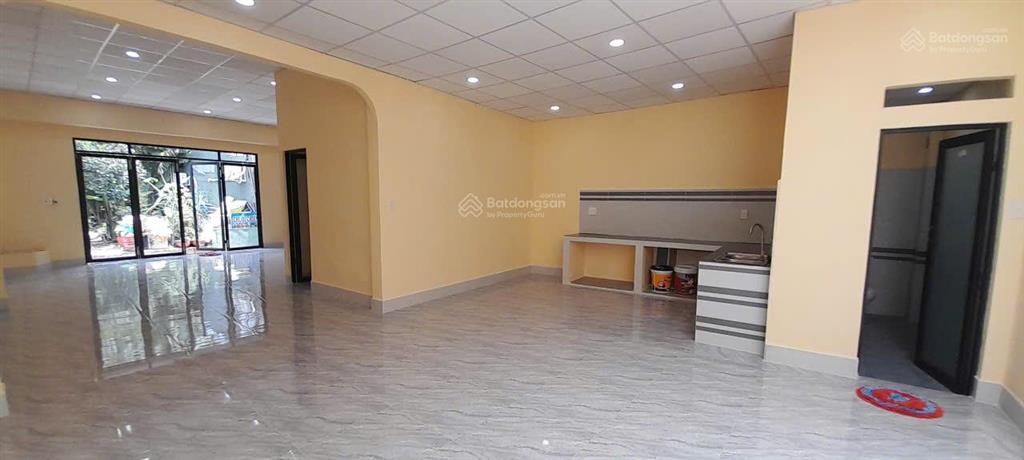 Chính chủ bán đất có sẵn nhà cấp 4 rộng, sạch, sáng, vô ở ngay