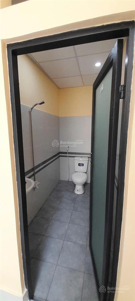 Chính chủ bán đất có sẵn nhà cấp 4 rộng, sạch, sáng, vô ở ngay