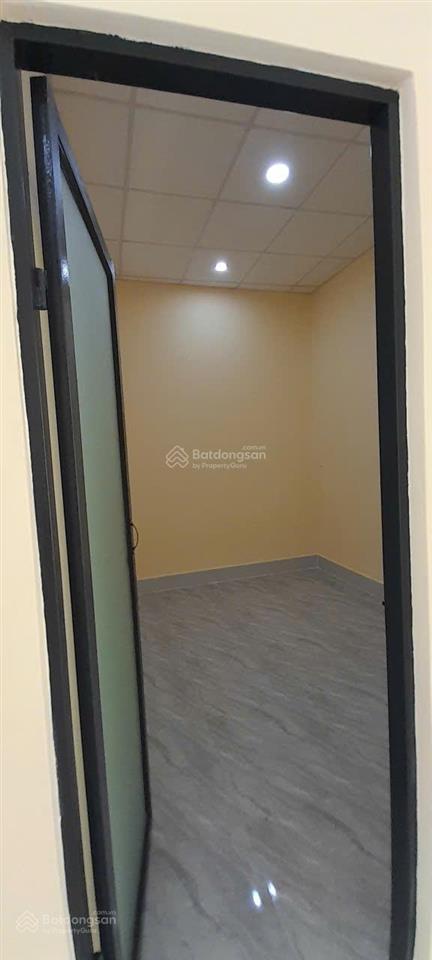 Chính chủ bán đất có sẵn nhà cấp 4 rộng, sạch, sáng, vô ở ngay