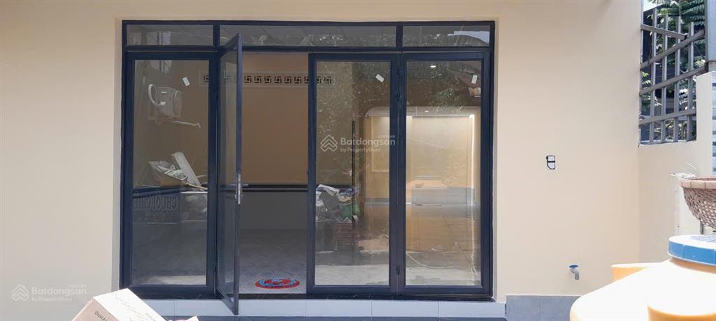 Chính chủ bán đất có sẵn nhà cấp 4 rộng, sạch, sáng, vô ở ngay