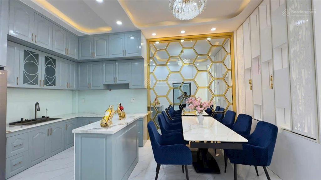Bán nhà phố 3 tầng hiện đại sang trọng  dt 8m x 14m  tại trung tâm quận 7