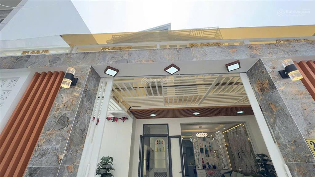 Bán nhà phố 3 tầng hiện đại sang trọng  dt 8m x 14m  tại trung tâm quận 7