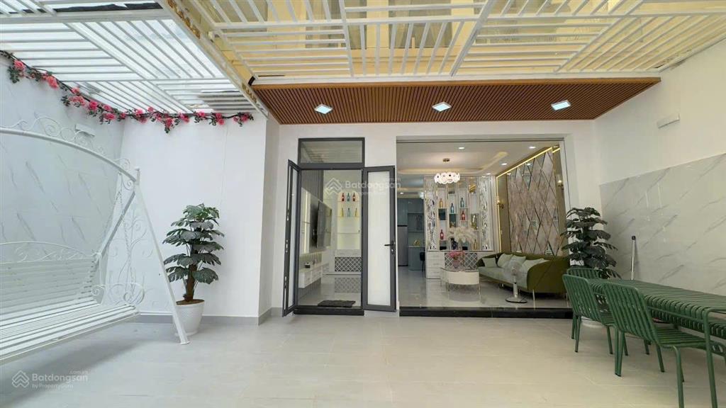 Bán nhà phố 3 tầng hiện đại sang trọng  dt 8m x 14m  tại trung tâm quận 7
