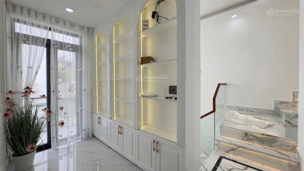 Bán nhà phố 3 tầng hiện đại sang trọng  dt 8m x 14m  tại trung tâm quận 7