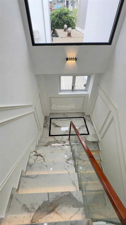 Bán nhà phố 3 tầng hiện đại sang trọng  dt 8m x 14m  tại trung tâm quận 7