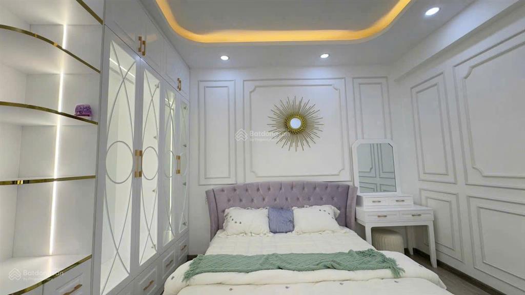 Bán nhà phố 3 tầng hiện đại sang trọng  dt 8m x 14m  tại trung tâm quận 7