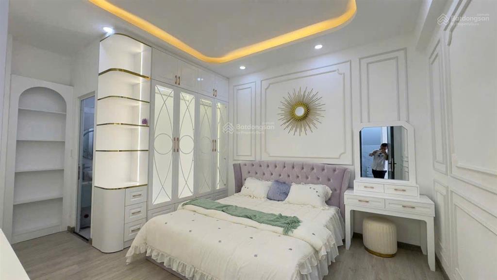 Bán nhà phố 3 tầng hiện đại sang trọng  dt 8m x 14m  tại trung tâm quận 7