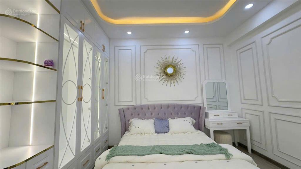 Bán nhà phố 3 tầng hiện đại sang trọng  dt 8m x 14m  tại trung tâm quận 7