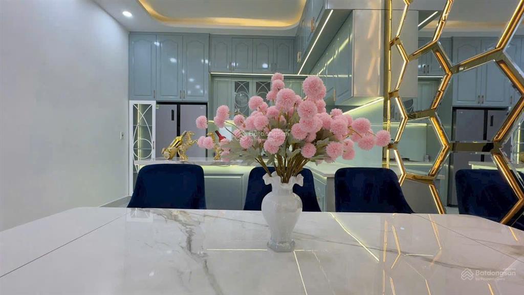 Bán nhà phố 3 tầng hiện đại sang trọng  dt 8m x 14m  tại trung tâm quận 7
