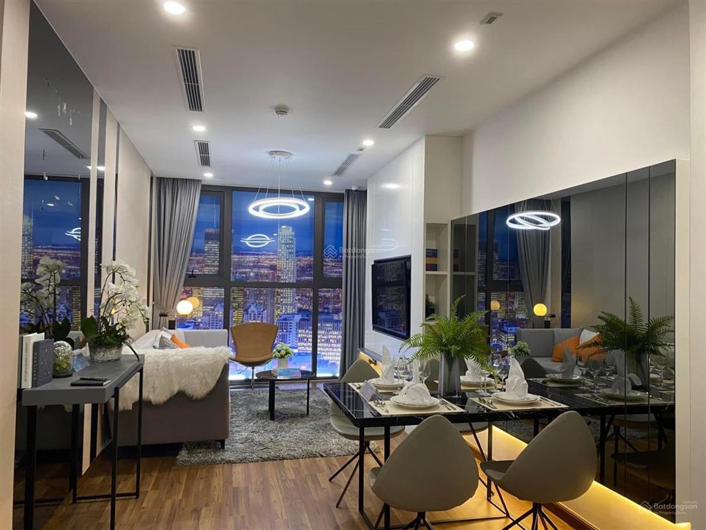 Bán căn hộ 2pn  2vs giá cực tốt 6,45 tỷ, dt 70.5m2 tại five star kim giang