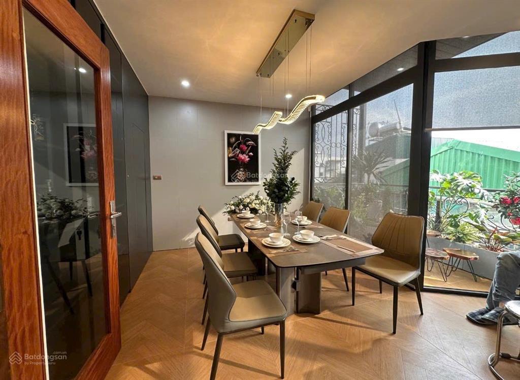 Nhà đẹp ngay phố trung tâm hai bà trưng, sổ đỏ cất két sẵn sàng giao dịch ngay