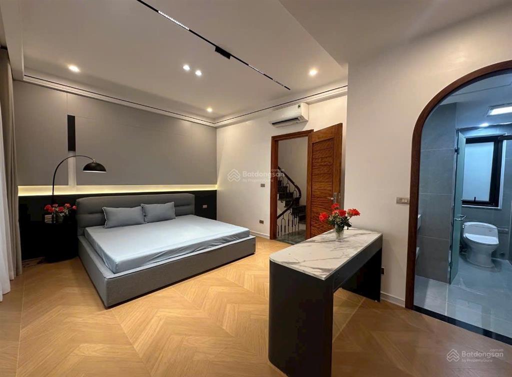 Nhà đẹp ngay phố trung tâm hai bà trưng, sổ đỏ cất két sẵn sàng giao dịch ngay