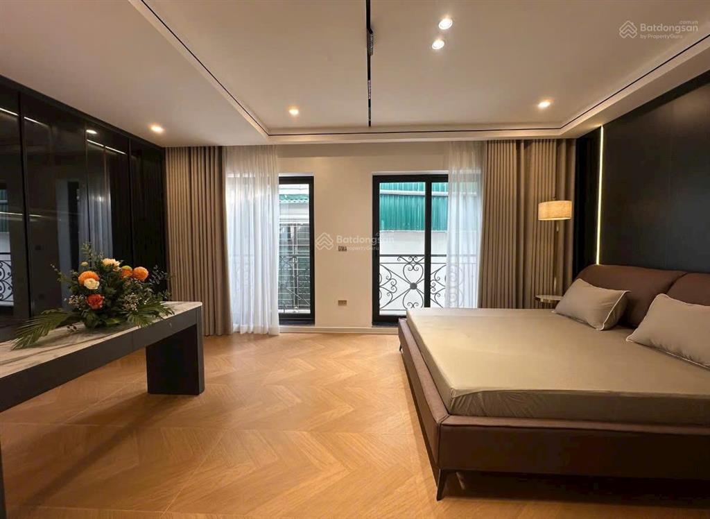 Nhà đẹp ngay phố trung tâm hai bà trưng, sổ đỏ cất két sẵn sàng giao dịch ngay