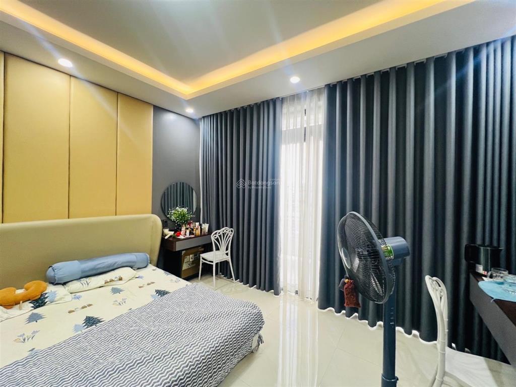 Bán nhà mặt phố mặt tiền kinh doanh tại bùi văn ba, 10 tỷ, 82m2, đẹp, nhiều tiện ích
