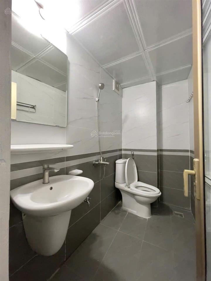 Gấp! toà dòng tiền tôn thất tùng 60m2*8t*16pkk, sát phố, ô tô 30m, ngõ thông, 2 thoáng, sổ vuông.