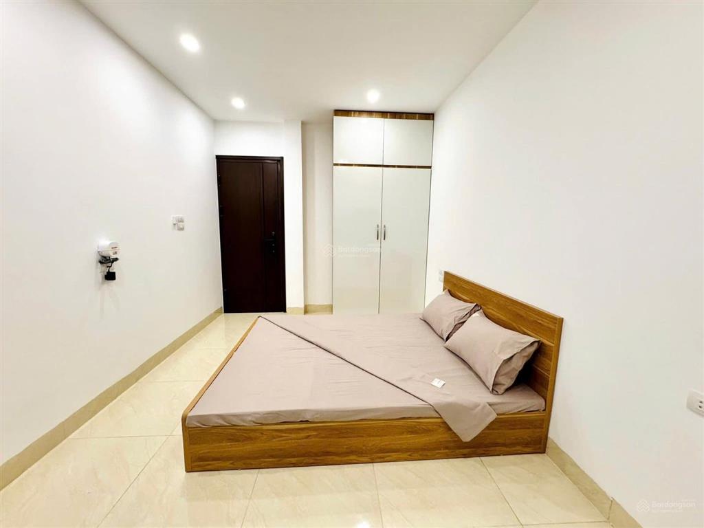 Giá tốt! toà chdv hào nam 60m2*7t*12pkk, sát phố, 2p ga cát linh, ngõ thông , tm, pccc, sổ vuông.