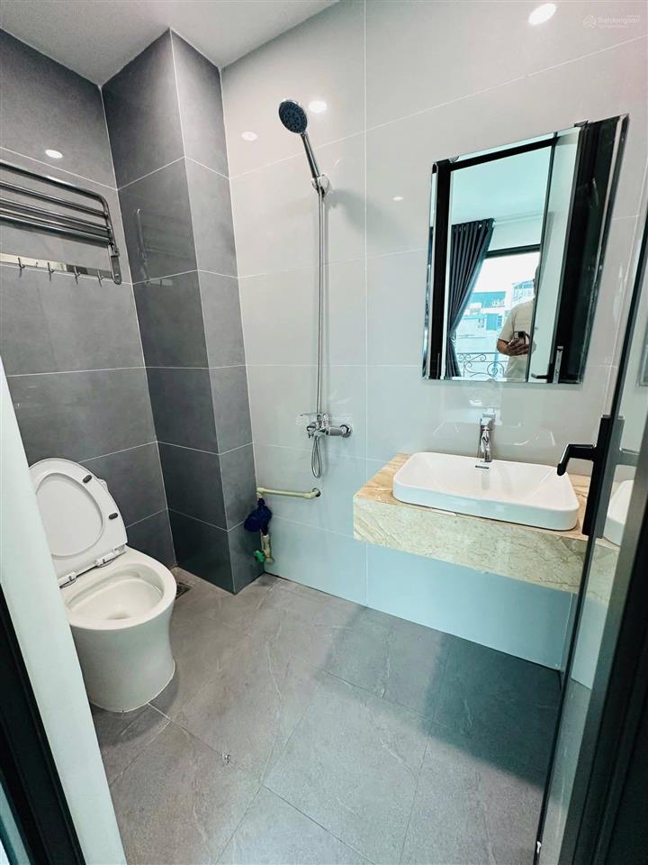 Cắt lỗ mạnh! toà chdv đội cấn 80m2*8t*18pkk, gần ô tô, 2 thoáng,full sẵn khách, dt~100tr/ tháng