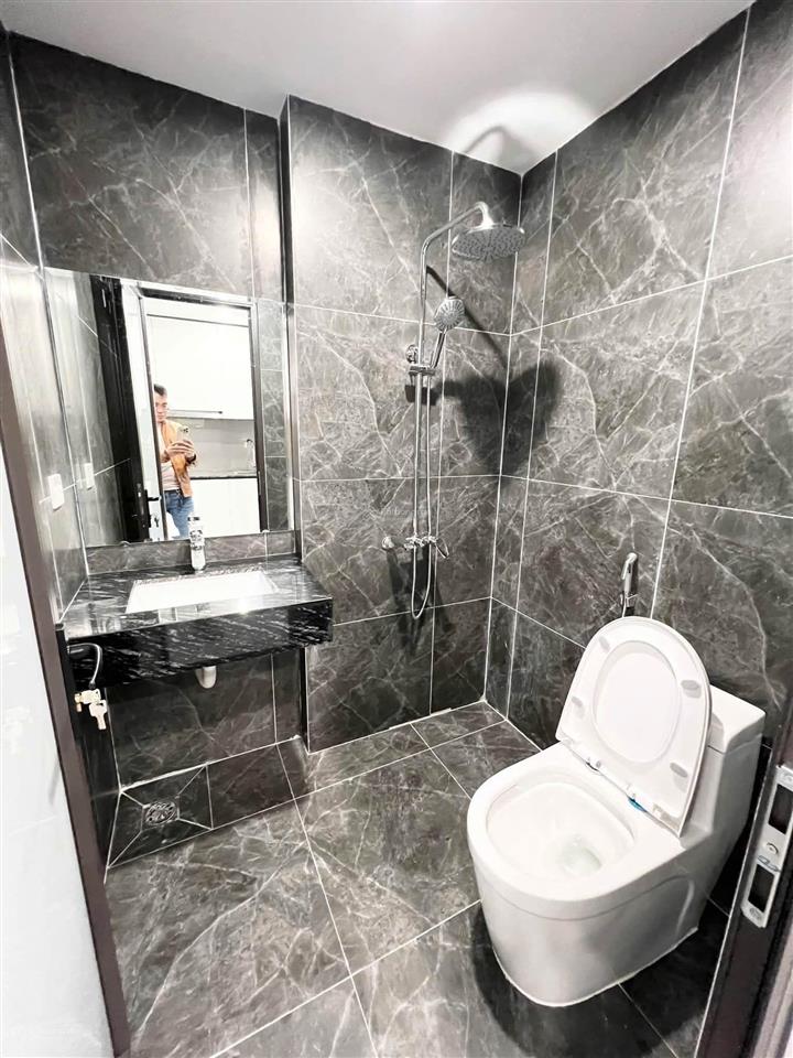 Giảm sâu! toà chdv 65m²*7t thái thịnh, gần ô tô, 2 thoáng, xây mới, pccc, sẵn sổ, dt 75tr/ tháng.