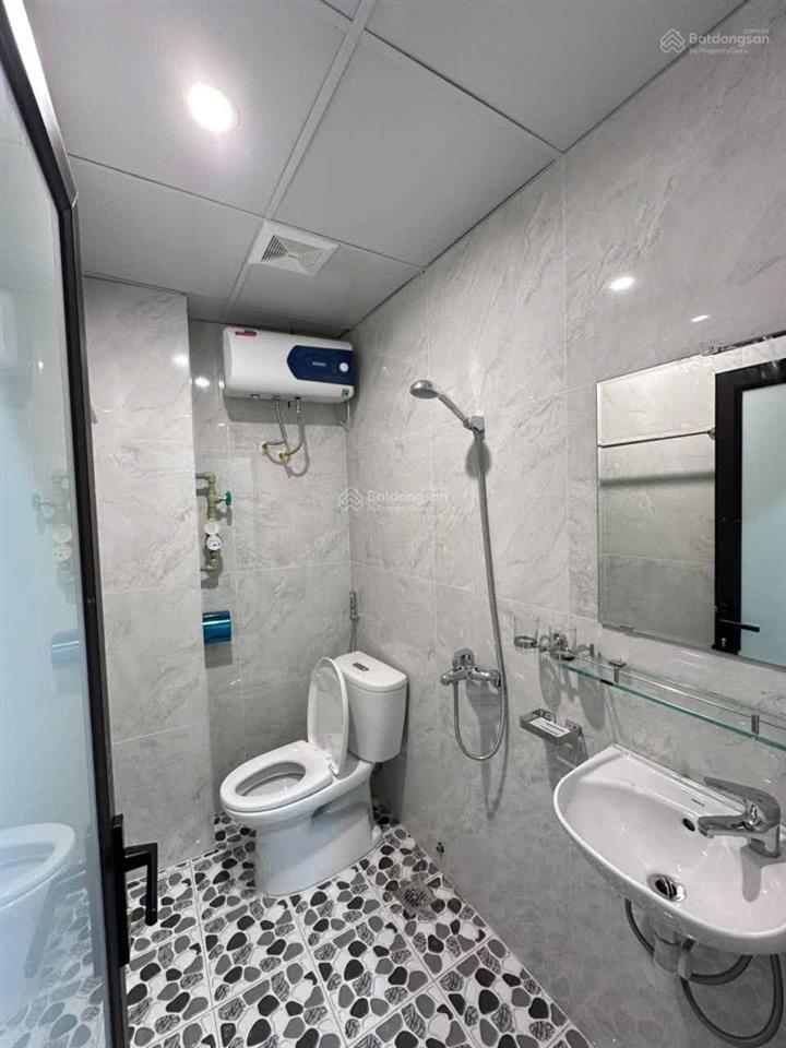 Giá siêu tốt! toà chdv ngay cạnh đh thương mại 97m2*8t, ô tô đỗ cửa, 2 thoáng, sẵn sổ, dt 85tr/th