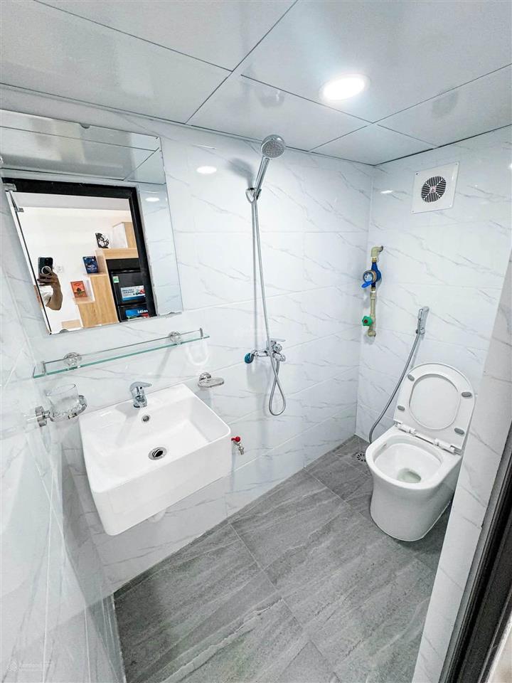 Giá tốt! toà ccmn phạm văn đồng 65m2*6t*15pkk, sát phố, 1 nhà ô tô, 2 thoáng, qh ổn, dt 70tr/ tháng