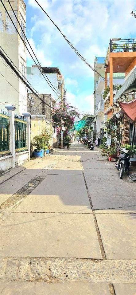 Bán nhà gần aeon mall tân phú đại học công thương 4.3m x 12m