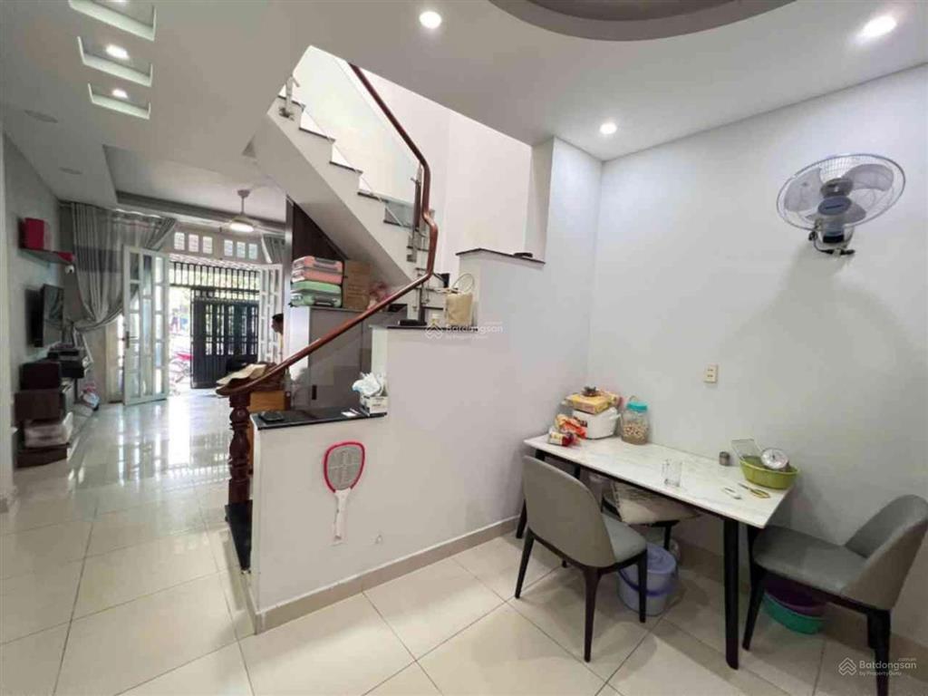 Giá tốt chỉ 4.7 tỷ nhà 2 tầng xe hơi võ văn hát gần 60m2