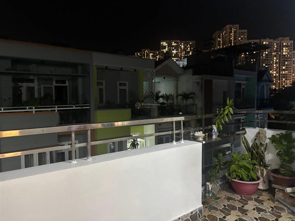 Giảm mạnh hẻm xe hơi 8m nhà 3 tầng sát vinhomes chỉ 5.85 tỷ