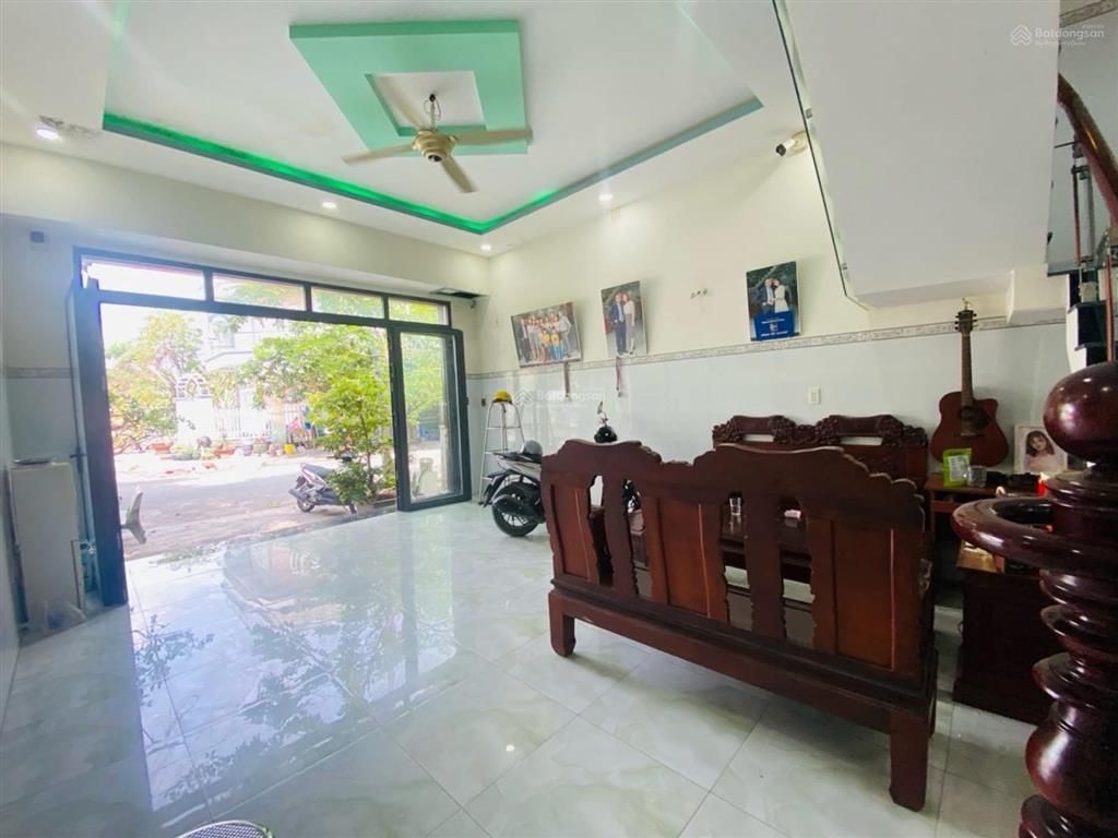 4.5 tỷ nhà 3 tầng kdc long sơn ngang 5m xe hơi tới cửa