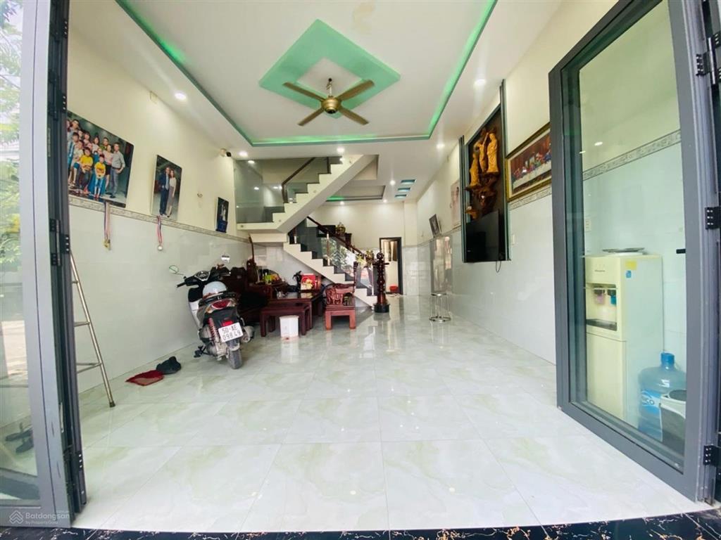 4.5 tỷ nhà 3 tầng kdc long sơn ngang 5m xe hơi tới cửa