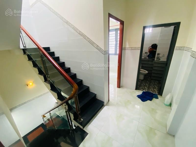 4.5 tỷ nhà 3 tầng kdc long sơn ngang 5m xe hơi tới cửa