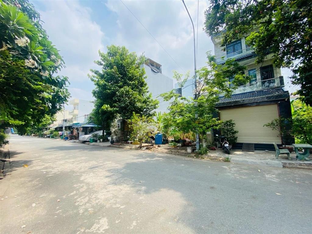 4.5 tỷ nhà 3 tầng kdc long sơn ngang 5m xe hơi tới cửa