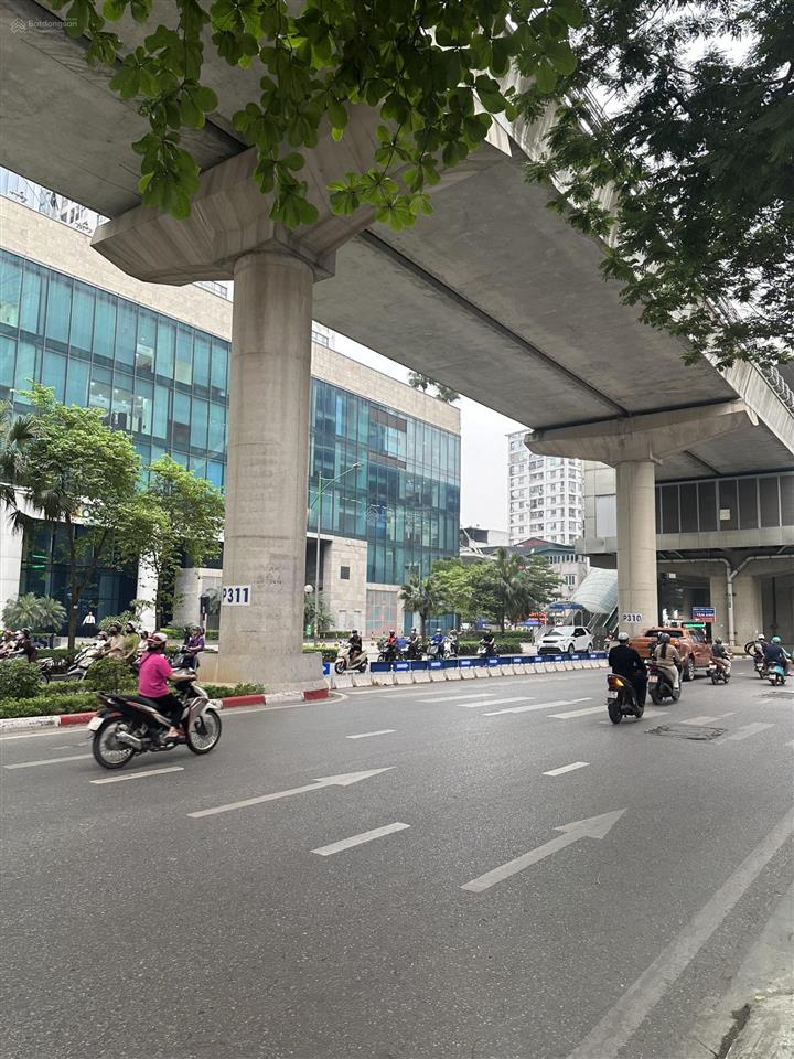 Bán nhà mặt phố (2 mặt tiền) cầu giấy diện tích thực 200m2  diện tích sổ 161m2