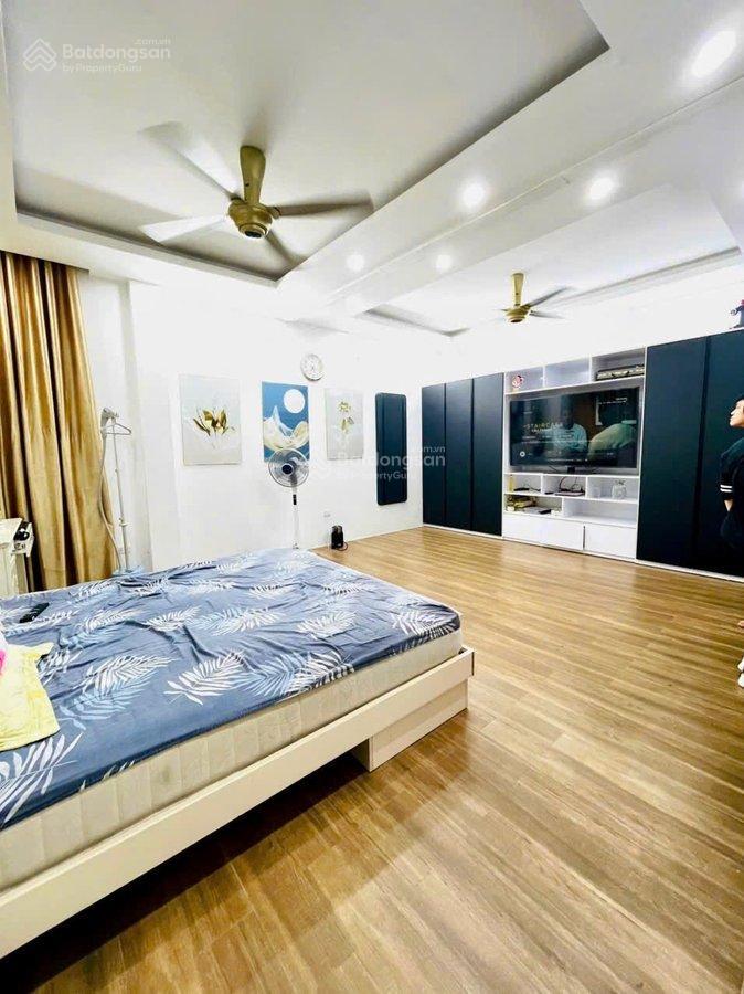 Đống đa 48m x 5 tầng thang máy hơn 18tỷ, ngõ thông ô tô tránh, kinh doanh sầm uất.