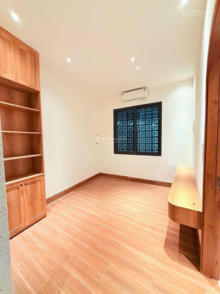 Bán gâp nhà phố nguyễn trãi dt40m x 6 tầng thang máy 15m ra phố hơn 11 tỷ xíu có bớt