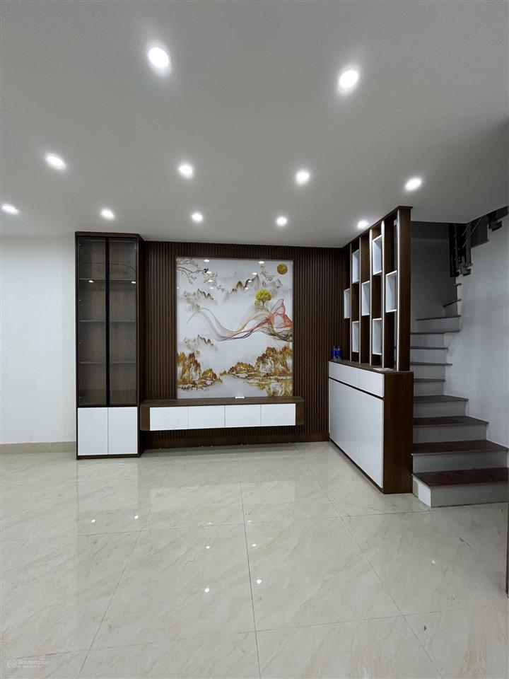 Bán gấp nhà phố lê văn lương dt 50m x 6 tầng thang máy đẹp keng ô tô đỗ cửa