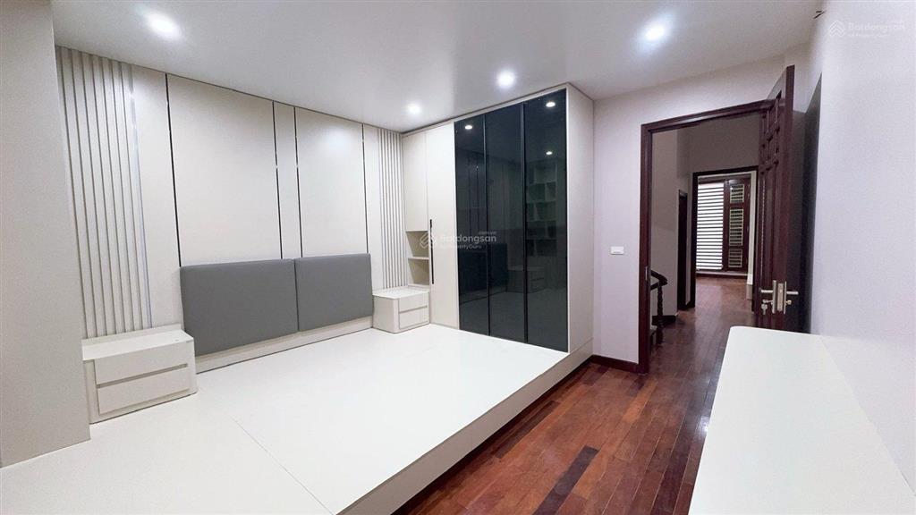 Chính chủ bán nhà phố minh khai dt 60m x 4 tầng ô tô đỗ cổng giá hơn 11 tỷ xíu