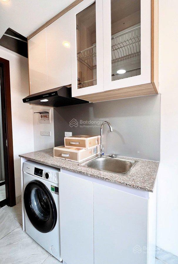 Bán căn hộ dịch vụ gồm 11 phòng khép kín dt65m x 6 tầng giá nhỉnh 12 tỷ xíu  trung tâm hai bà