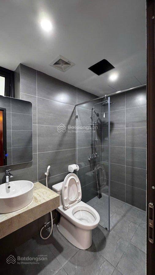 Chính chủ bán nhà phố ngay văn cao dt 45m x 5 tầng thang máy ô tô đỗ cửa nhà mới coong