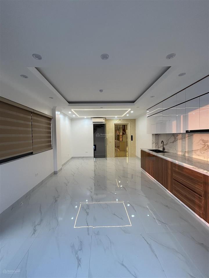 Chính chủ bán nhà phố hoàng cầu ô tô tránh  lô góc dt 56m x 8 tầng thang máy giá hợp lý