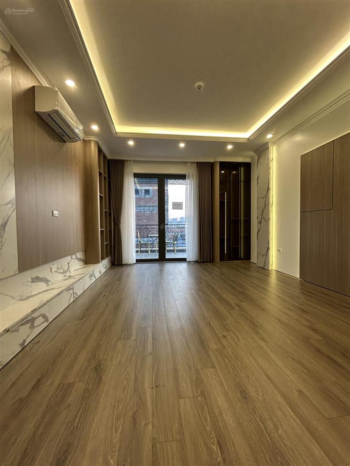 Chính chủ bán nhà phố hoàng cầu ô tô tránh  lô góc dt 56m x 8 tầng thang máy giá hợp lý